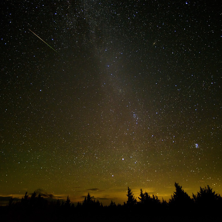 Právě si prohlížíte Perseidy 2024: Nenechte si ujít tento úžasný meteorický roj 🌠